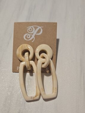 Plunder Cream Marbled Resin Link Drop Earrings